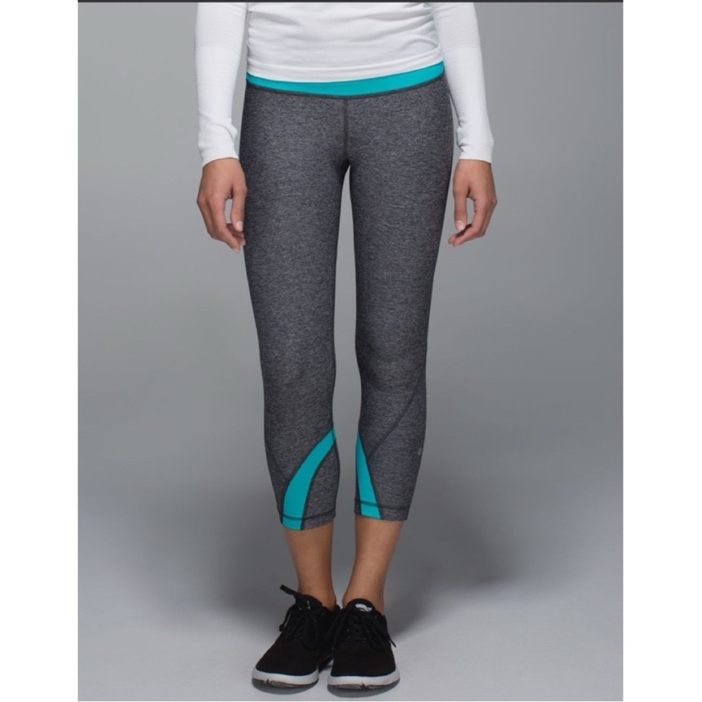 Lululemon Run Inspire Crop II All Luxtreme Heathered Black / Blue Tropics size 8